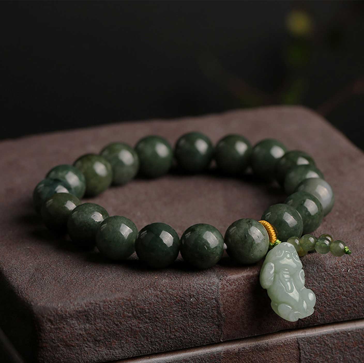 Satori Totem Green Jade Tilted-Head Pixiu Bracelet