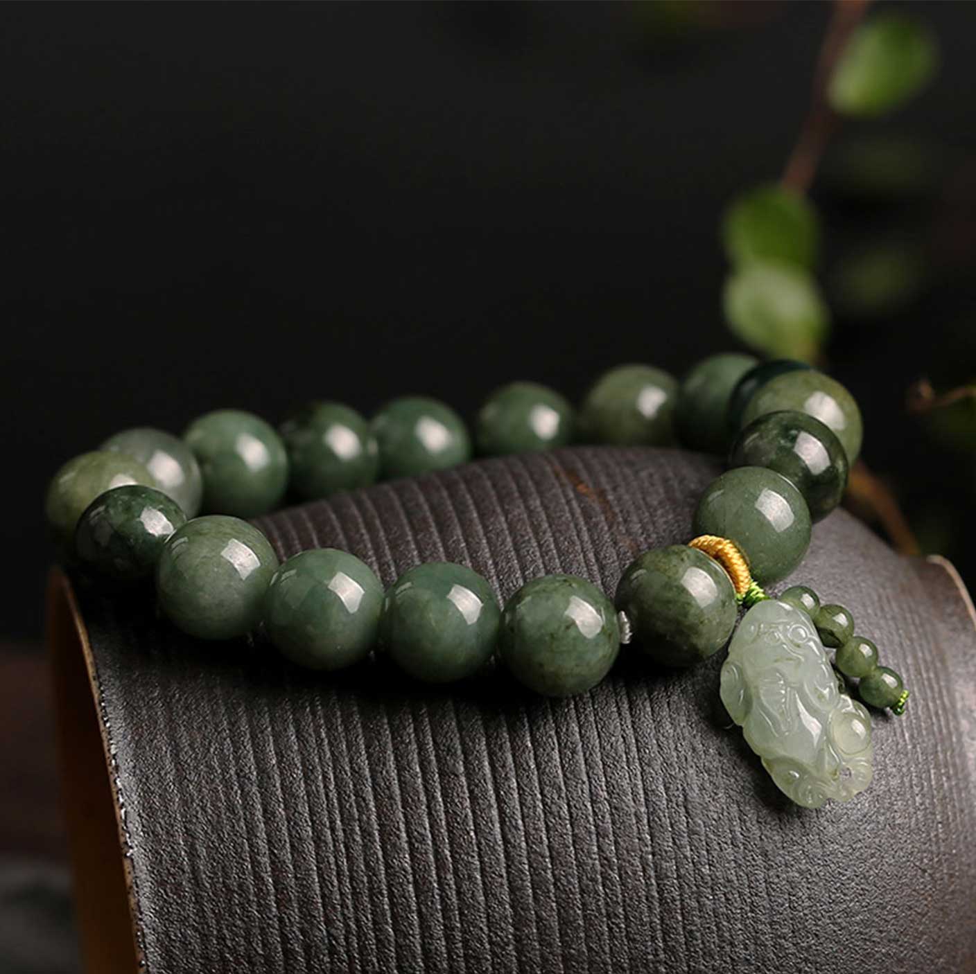 Satori Totem Green Jade Tilted-Head Pixiu Bracelet